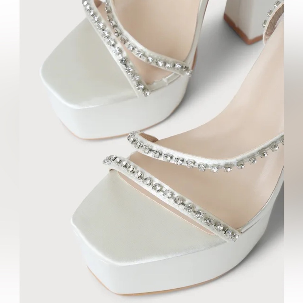 Lulus heels 🤍 - Picture 4 of 4